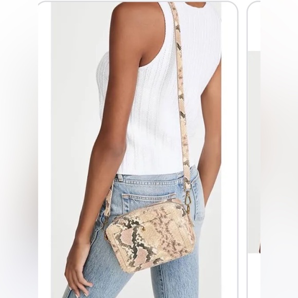 Madewell Handbags - Madewell | The Transport Camera bag leather crossbody bag leather